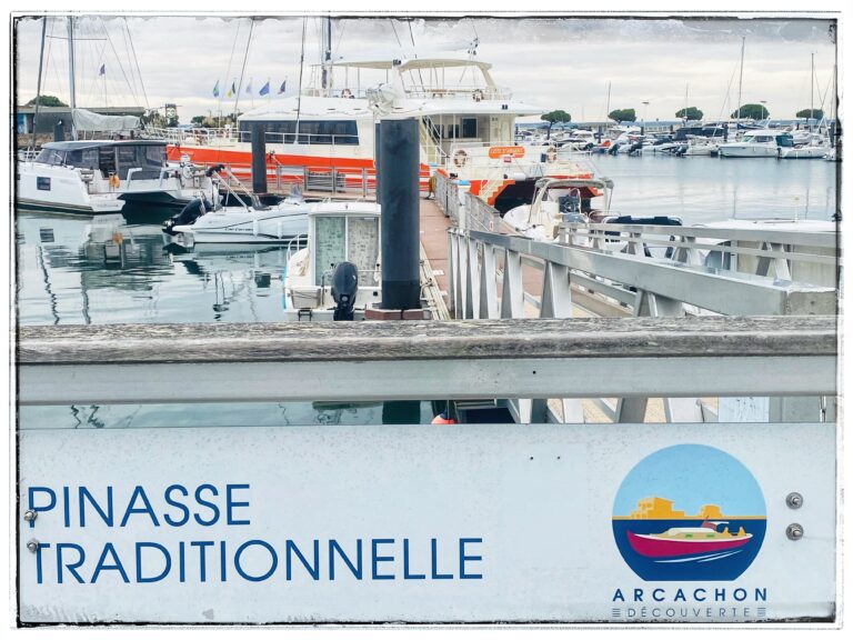 balade en pinasse ponton passagers port d'arcachon